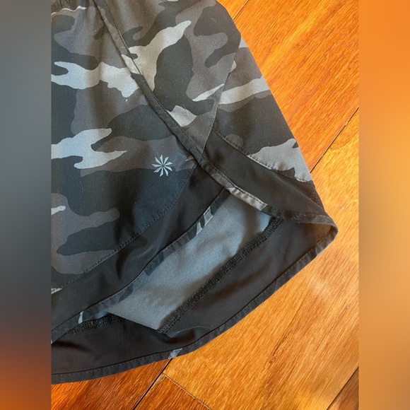 ATHLETA PRINTED MESH RACER RUN SHORT 4” - Picture 2 of 5